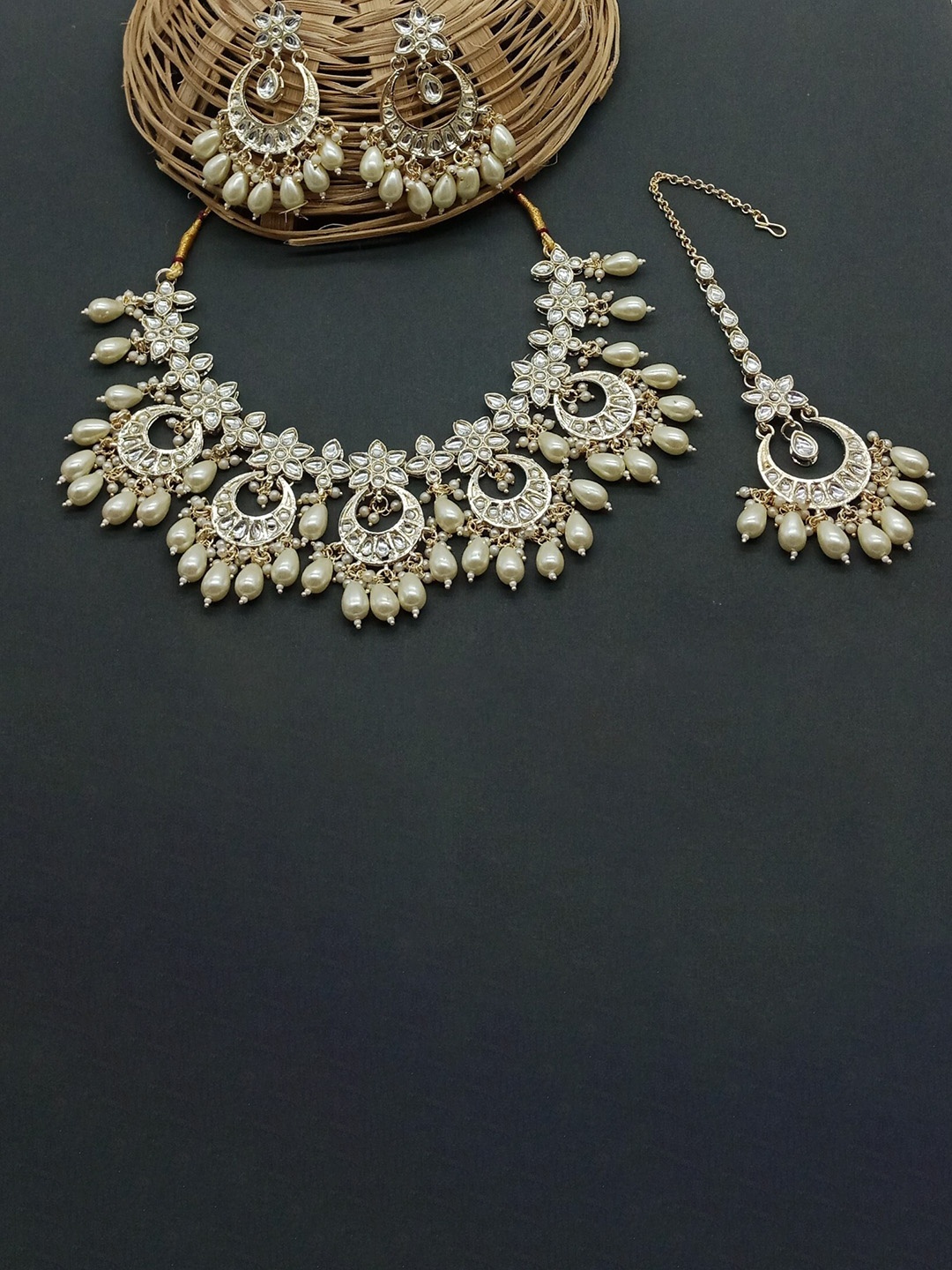 

AASHISH IMITATION Gold-plated Kundan-Studded Jewellery Set