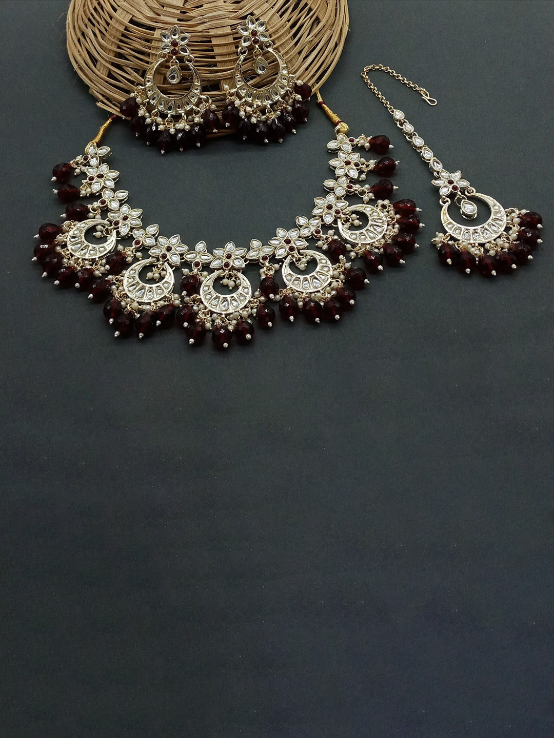 

AASHISH IMITATION Gold-Plated Kundan-Studded & Beaded Jewellery Set