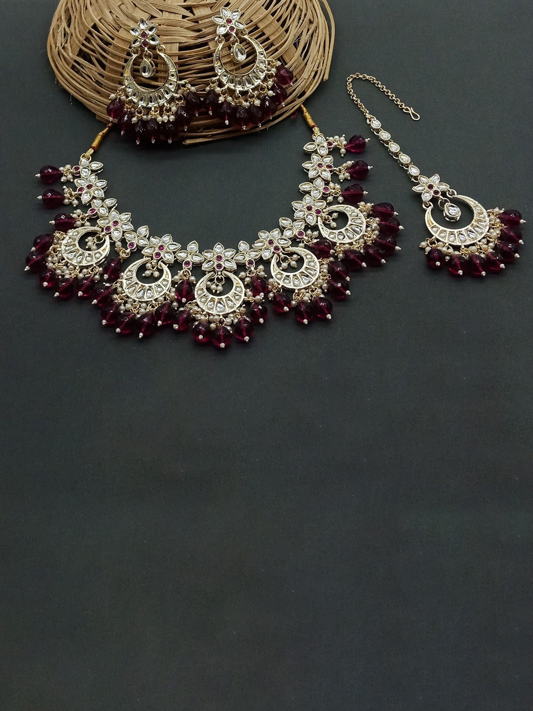 

AASHISH IMITATION Gold-Plated Kundan-Studded & Beaded Jewellery Set