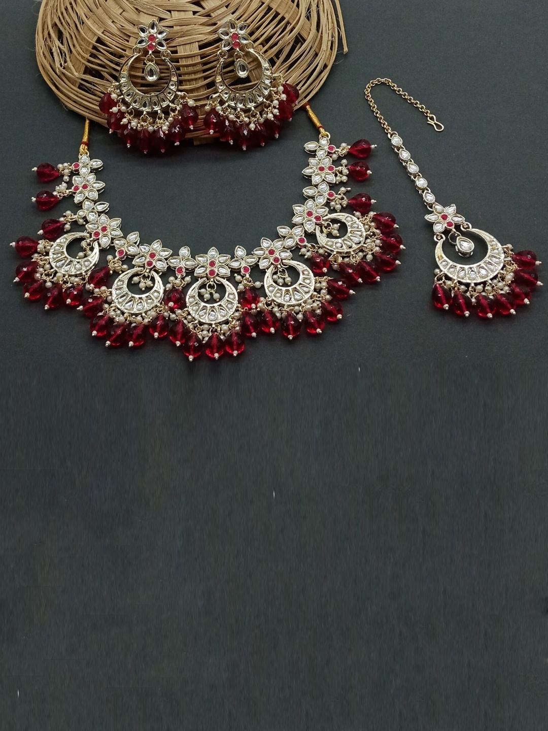 

AASHISH IMITATION Gold-Plated Kundan-Studded & Beaded Jewellery Set