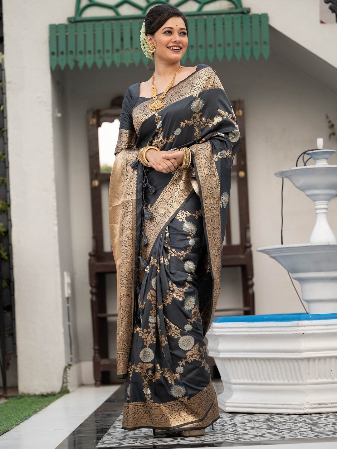 

Mitera Floral Woven Design Zari Banarasi Saree, Black