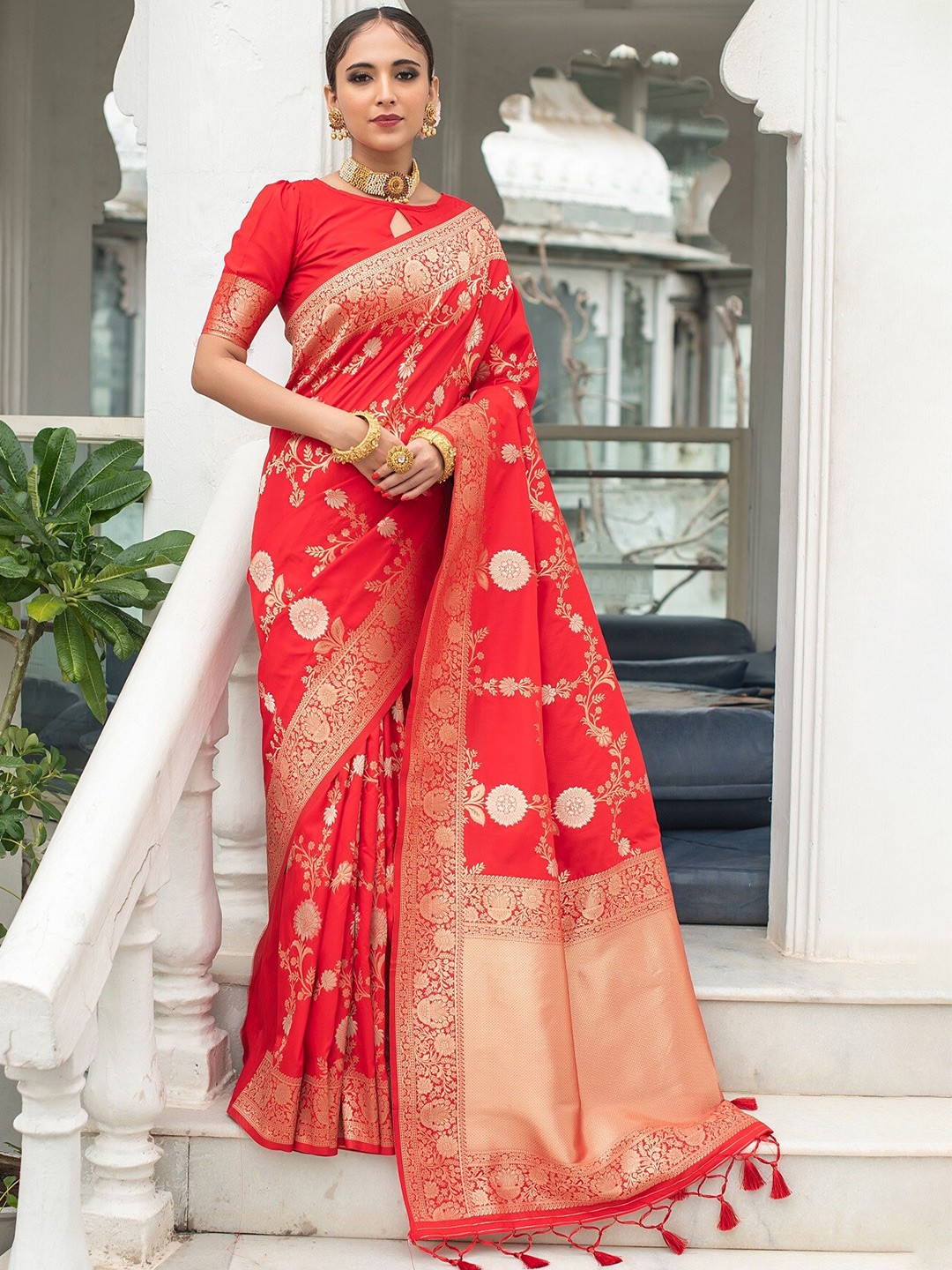 

Mitera Floral Woven Design Zari Banarasi Saree, Red