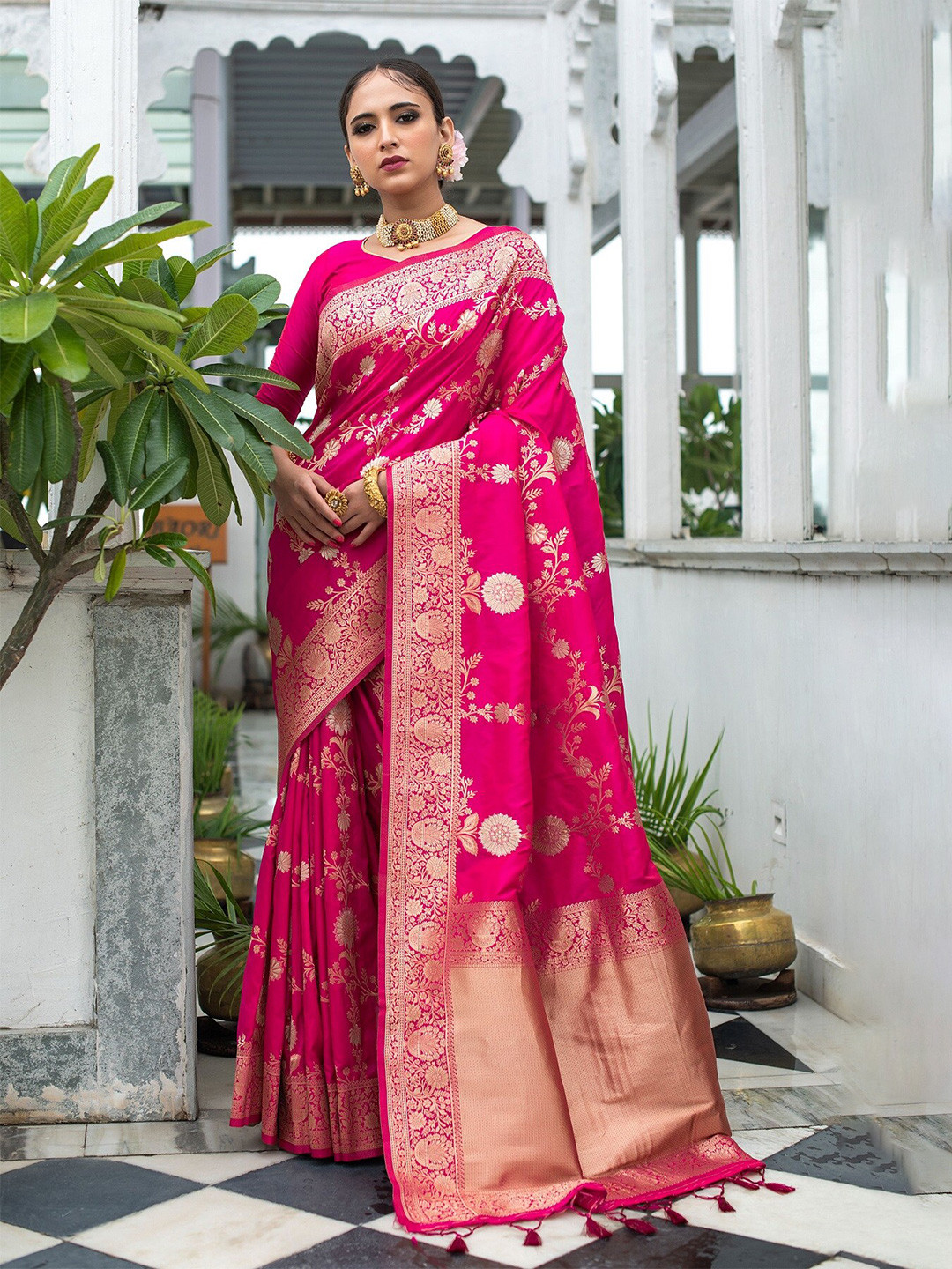 

Mitera Floral Woven Design Zari Banarasi Saree, Pink