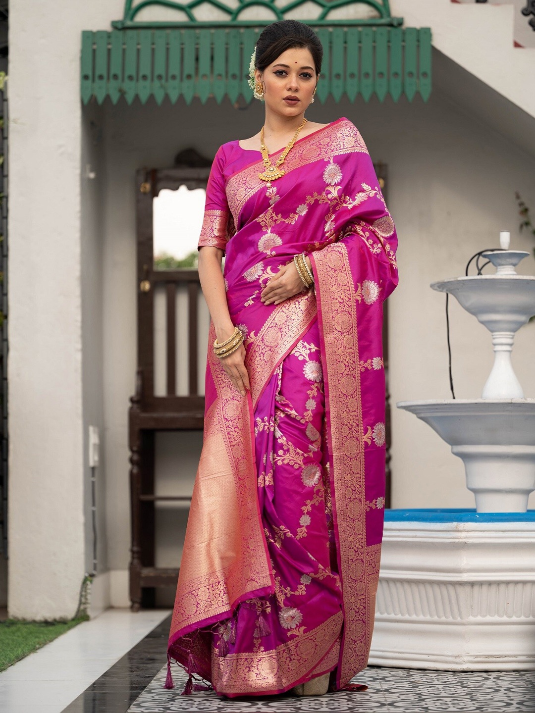 

Mitera Magenta Ethnic Motifs Woven Design Zari Banarasi Saree