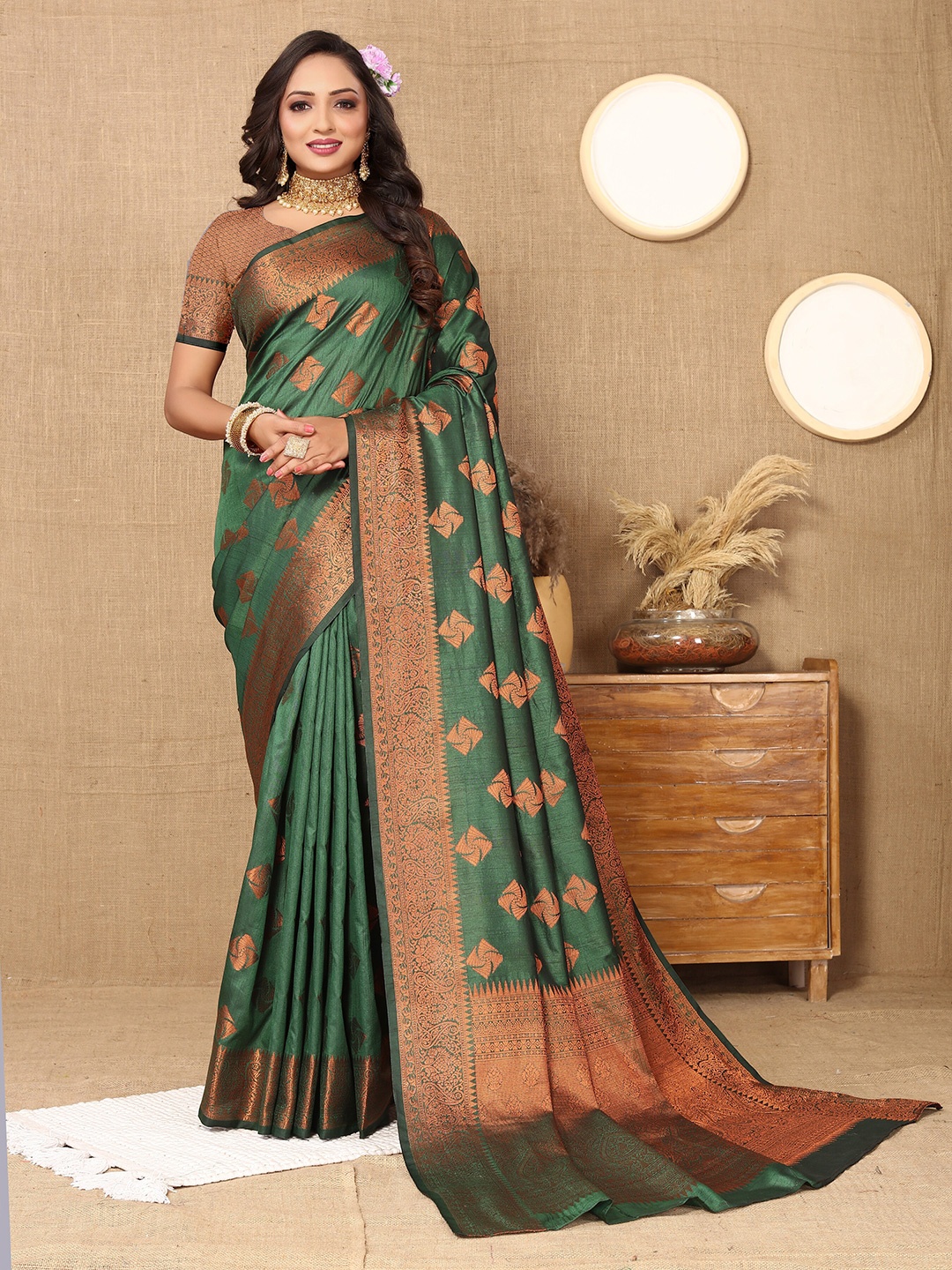 

YAVIRA SILK Ethnic Motifs Woven Design Zari Banarasi Saree With Tassels, Green