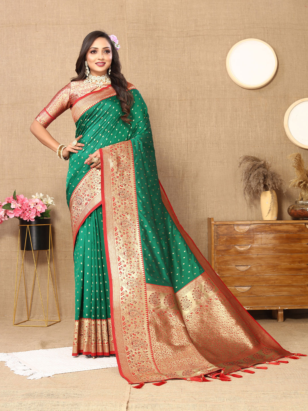 

YAVIRA SILK Ethnic Motifs Woven Design Zari Banarasi Saree, Green