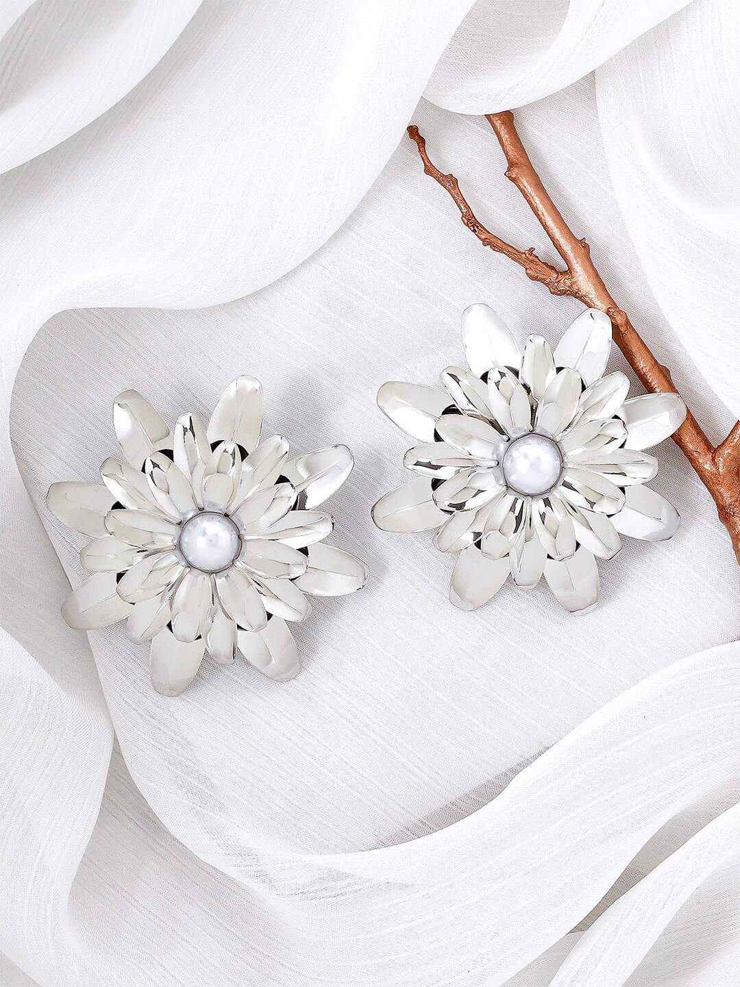 

JOKER & WITCH Silver-Plated Floral Shape Artificial Beads-Beaded Studs Earrings