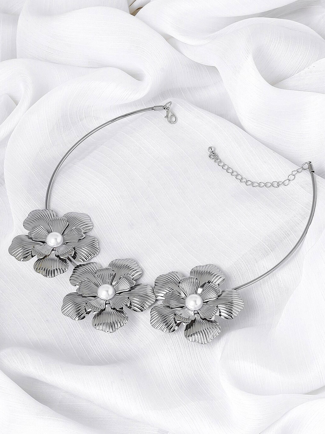 

JOKER & WITCH Gloxinia Silver-Plated Beaded Floral Shaped Statement Necklace