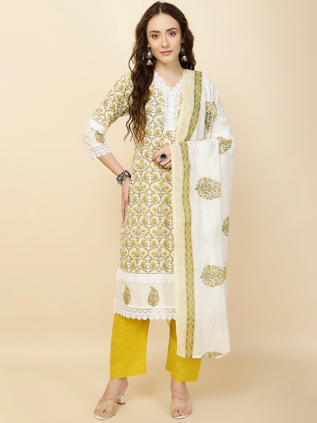 

Meena Bazaar Floral Printed V-Neck Three-Quarter Sleeves Kurta Set, Mustard