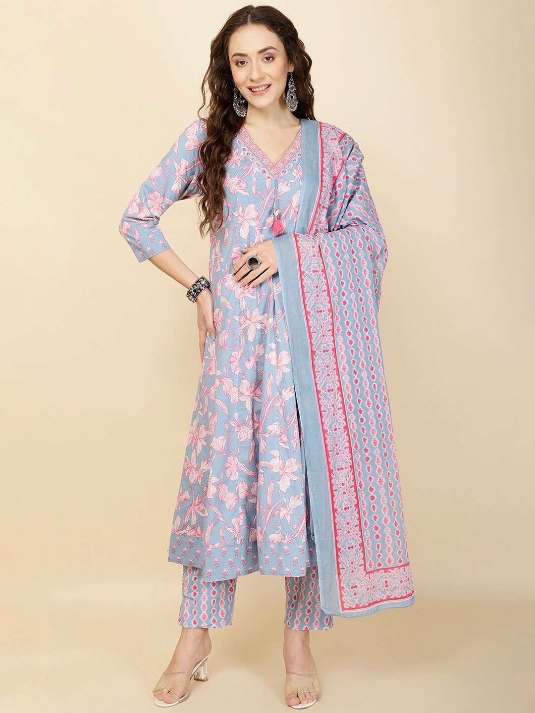 

Meena Bazaar Floral Printed Empire Kurta with Trousers & Dupatta, Grey