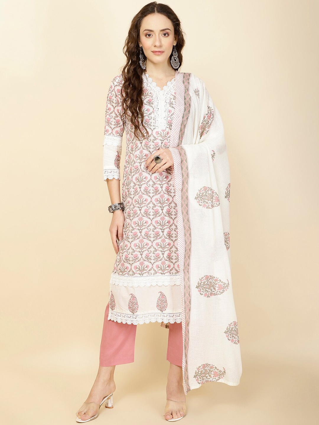 

Meena Bazaar Ethnic Motifs Printed Regular Thread Work Kurta with Trousers & Dupatta, Pink