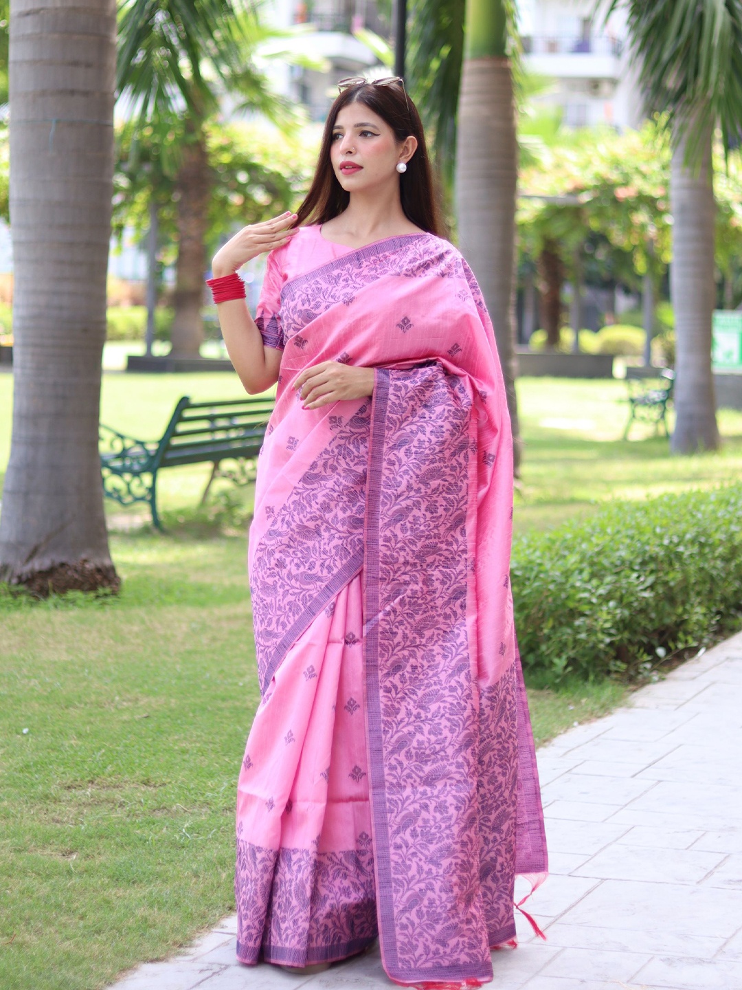 

Mitera Floral Woven Design Saree, Pink