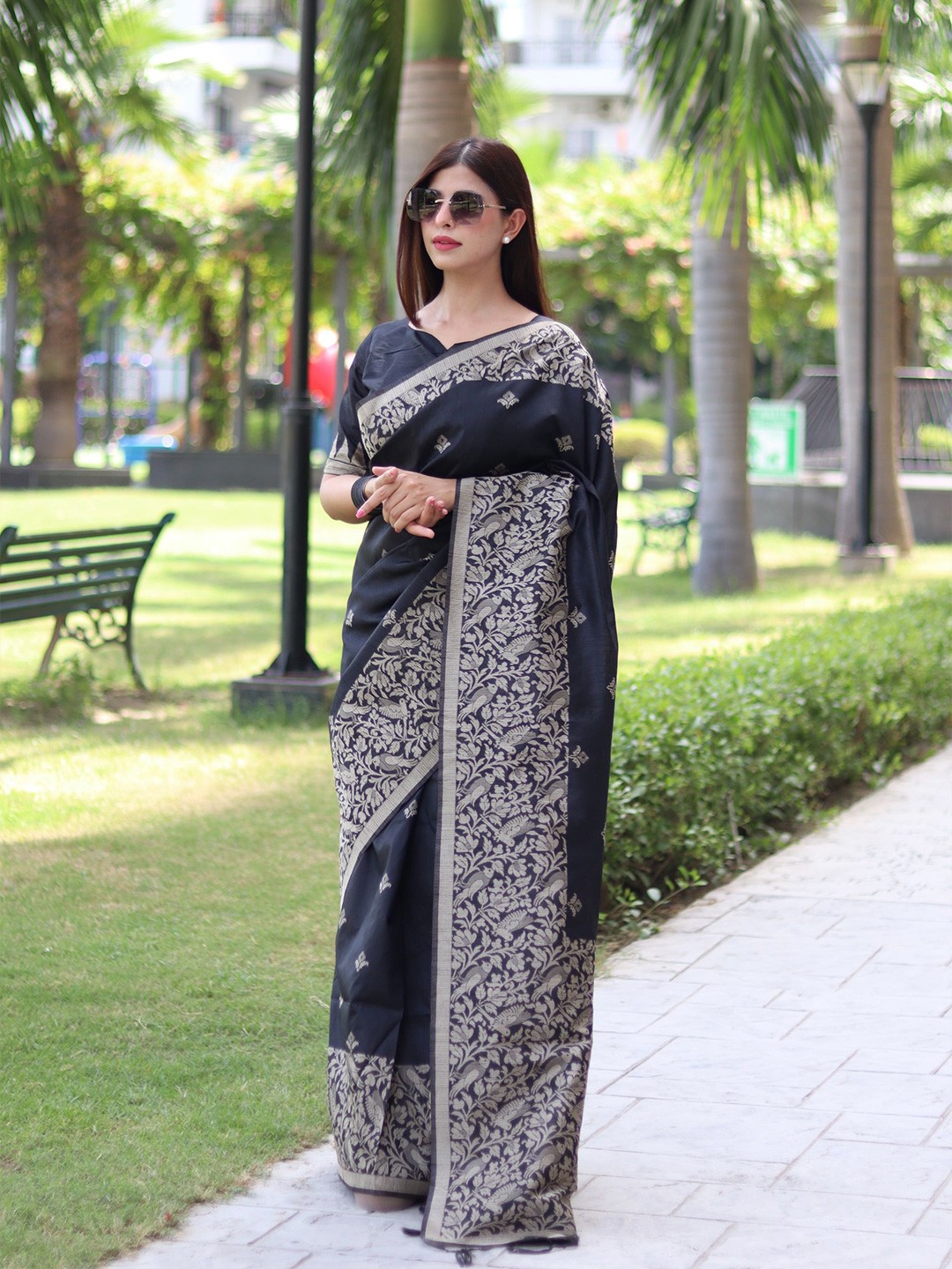 

Mitera Black Ethnic Motifs Woven Design Zari Saree