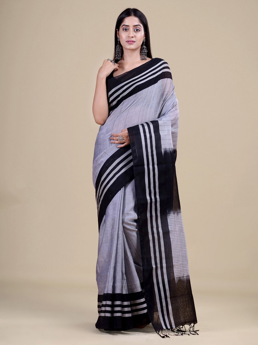 

HOUSE OF ARLI Striped Woven Design Pure Cotton Saree, Grey