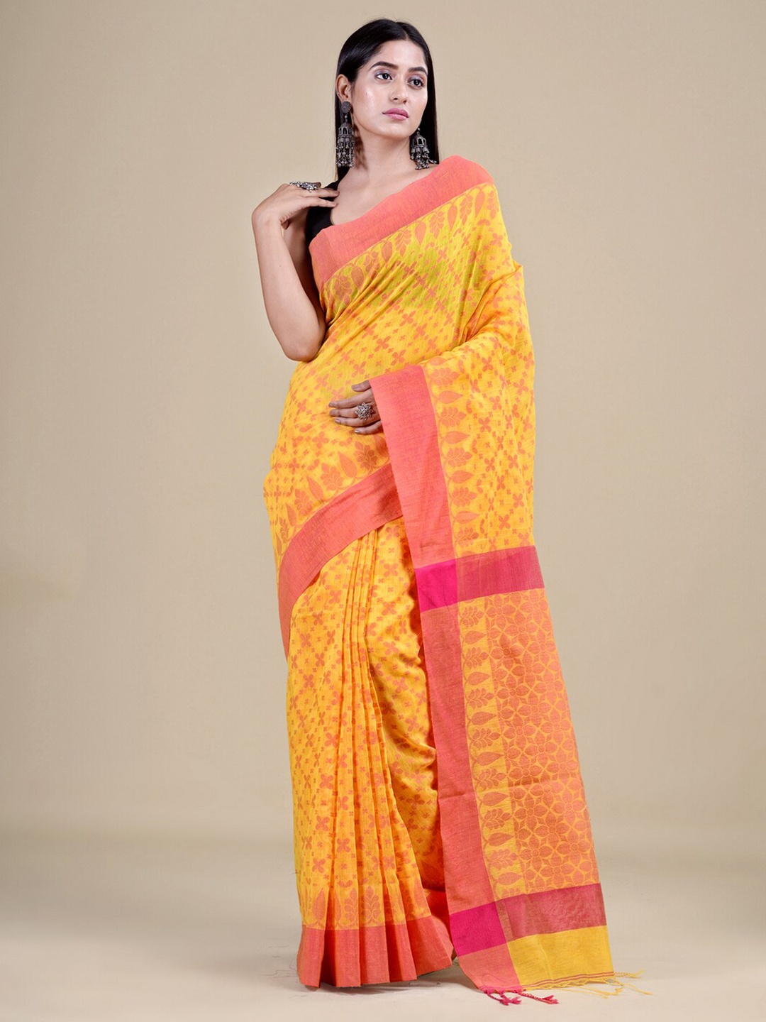 

HOUSE OF ARLI Floral Printed Saree, Yellow