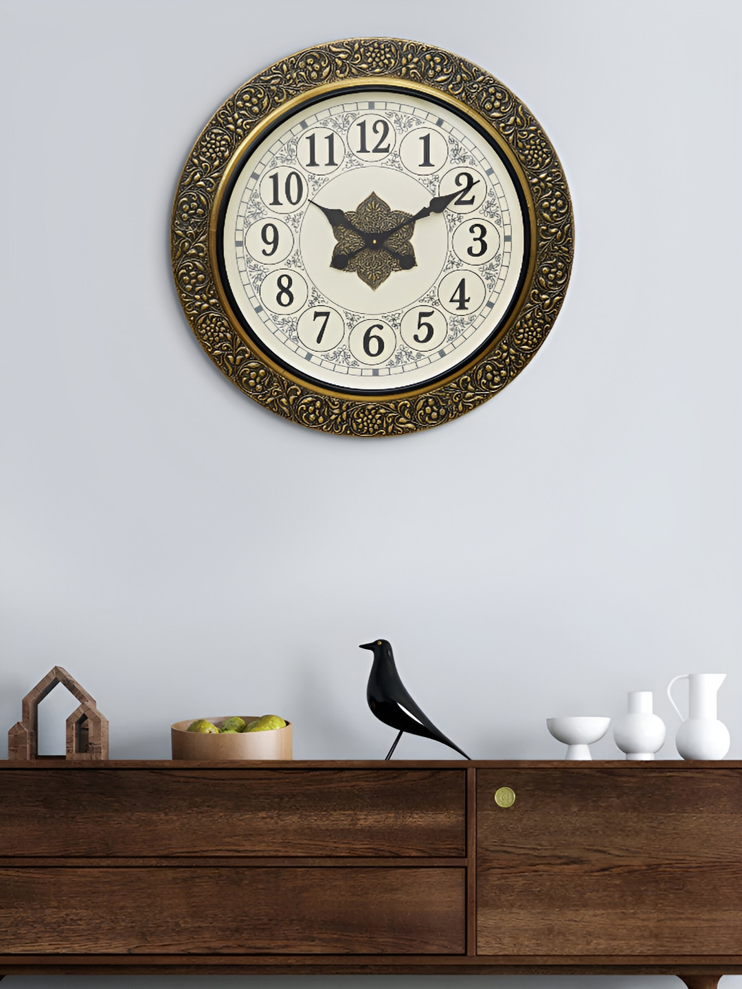 

Craft Smith Gold-Toned & White Textured Round Analogue Wall Clock