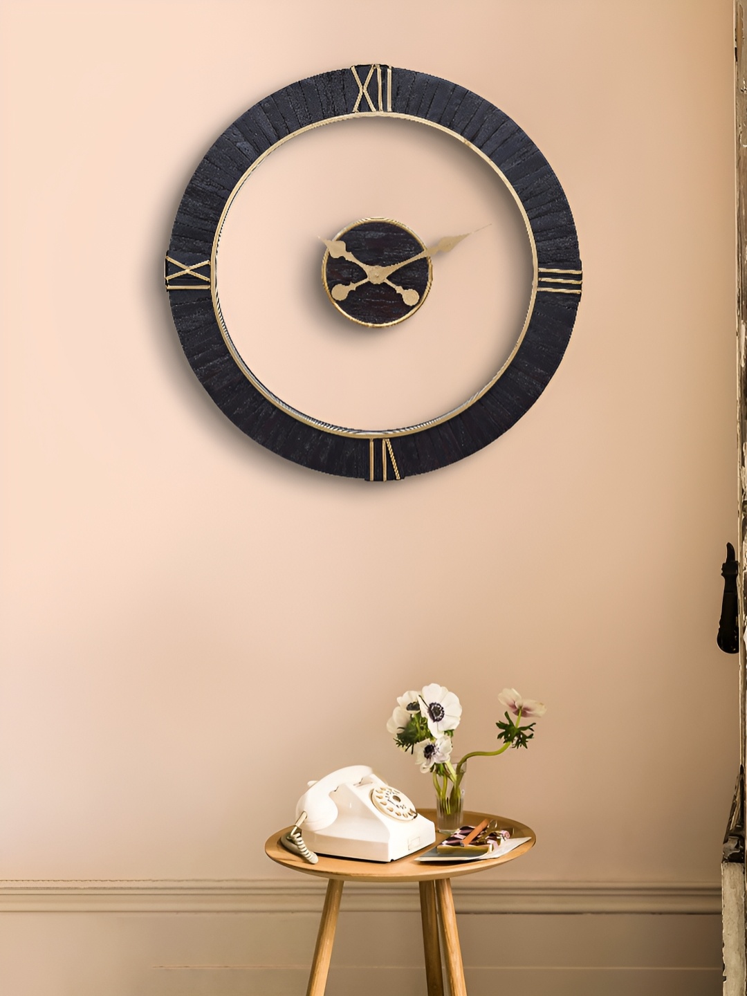 

Craft Smith Brown & Gold Toned Textured Contemporary Round Analogue Wall Clock