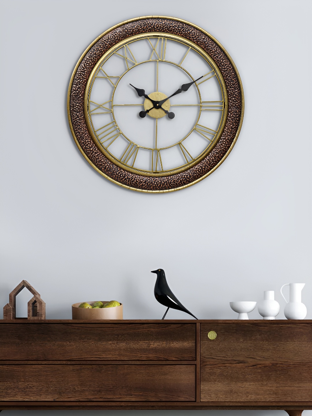 

Craft Smith Gold-Toned & Black Embellished Round Analogue Wall Clock