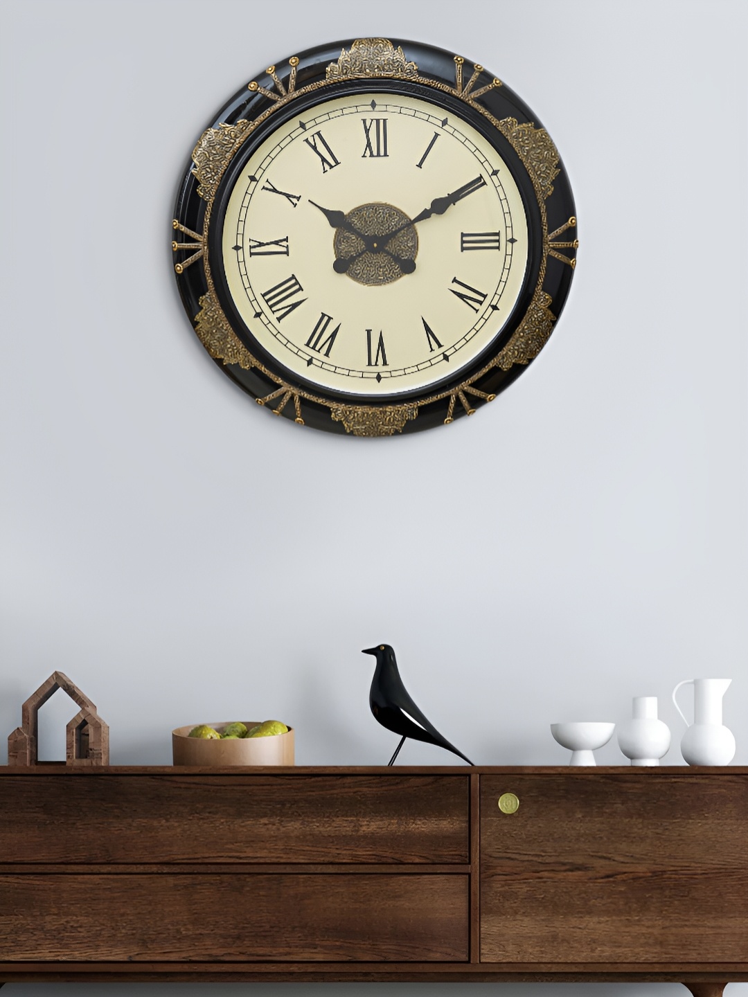 

Craft Smith Black & Gold-Toned Round Textured Contemporary Wooden Wall Clock