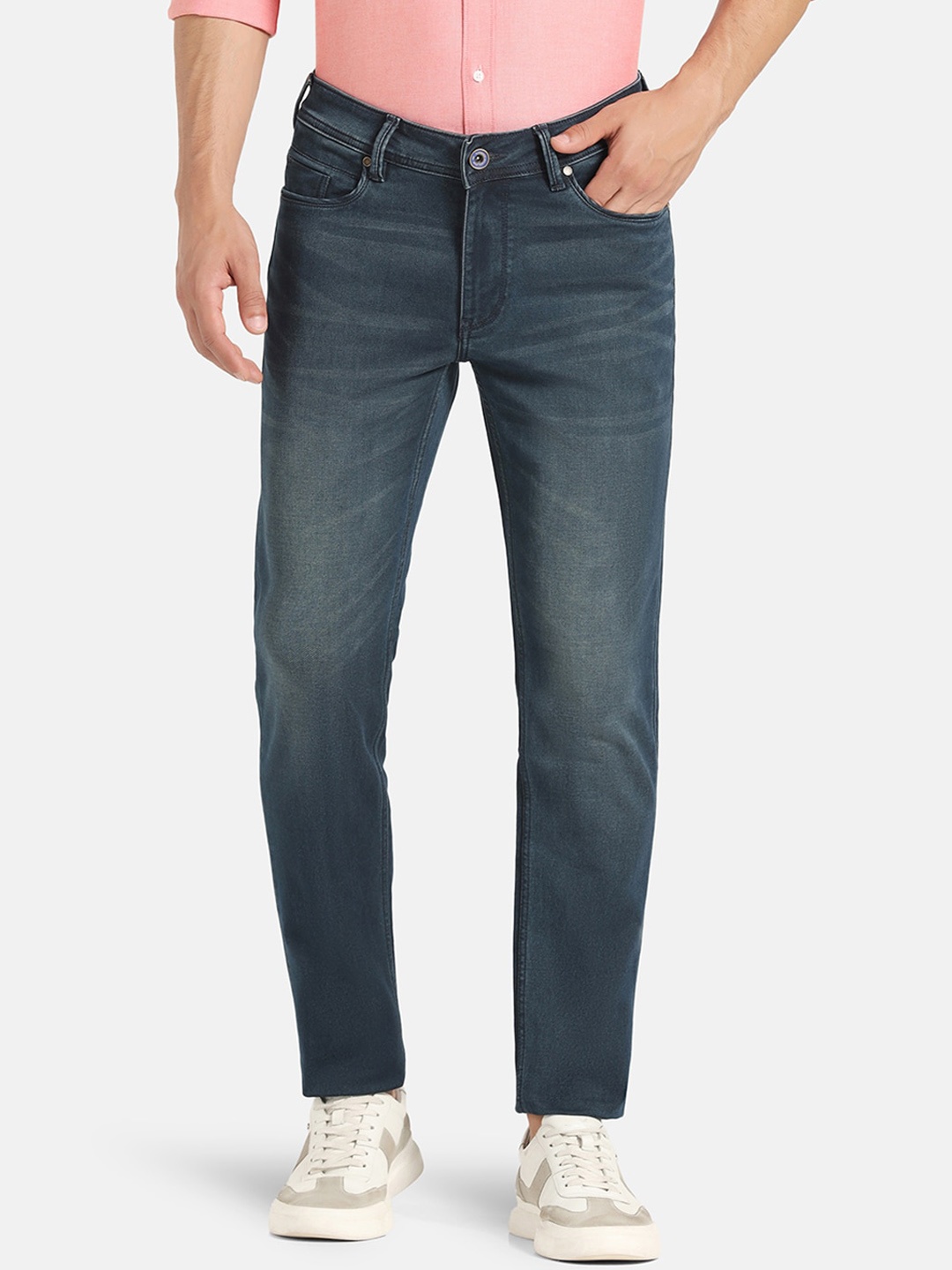

Blackberrys Men Slim Fit Low-Rise Light Fade Jeans, Blue