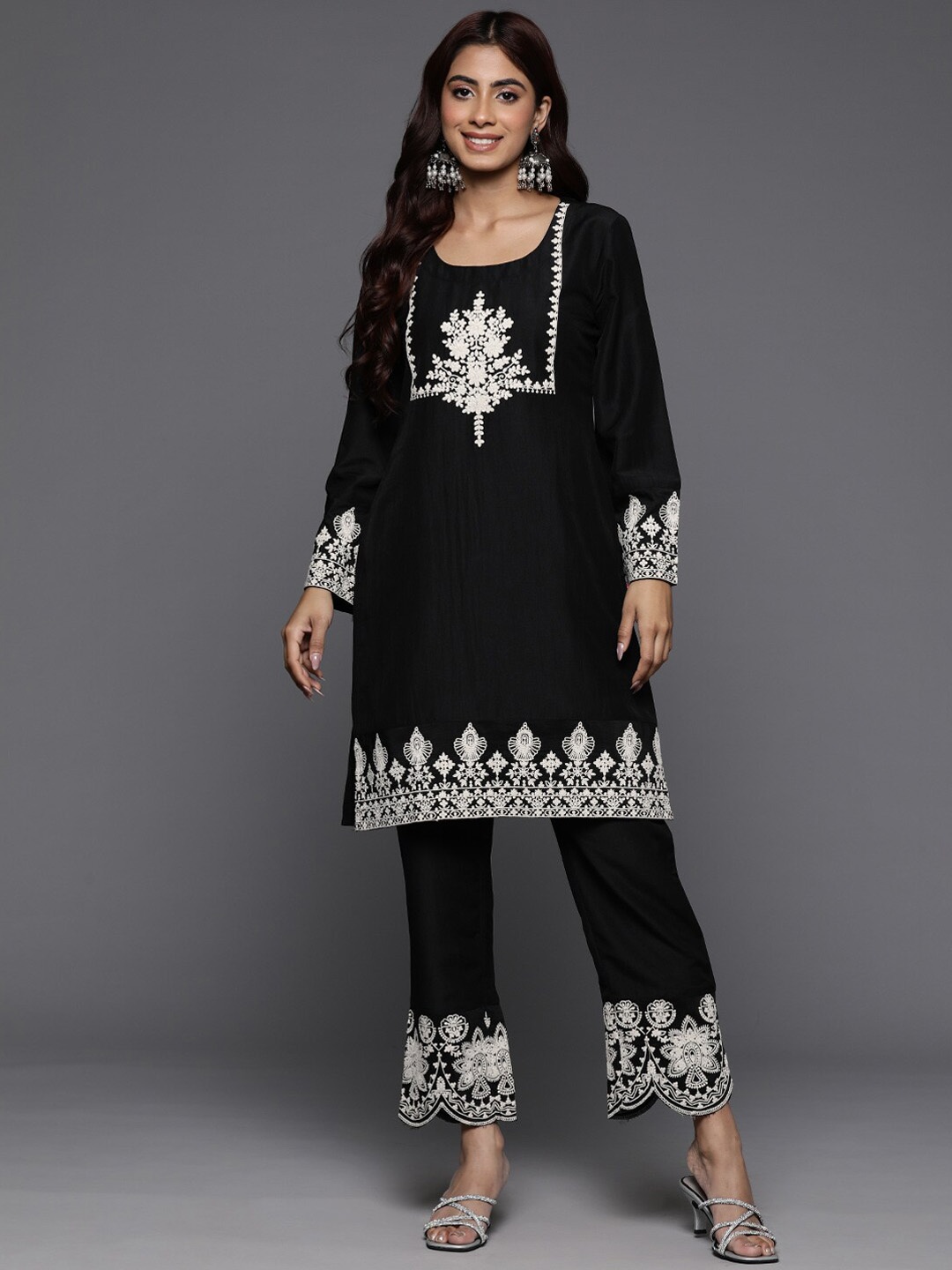 

Varanga Embroidered Straight Kurta Set, Black