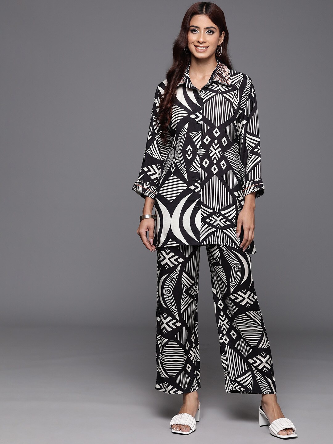 

Varanga Geometric Printed Shirt Collar Tunic & Flared Trouser, Black