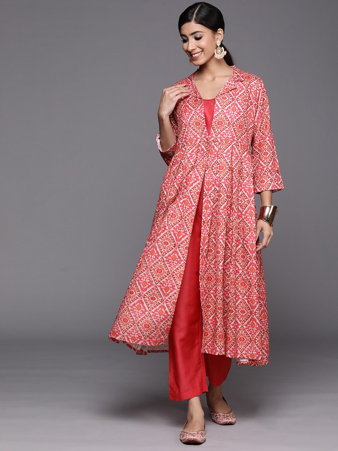 

Varanga Printed Shoulder Straps Top With Trousers & Jackets, Coral