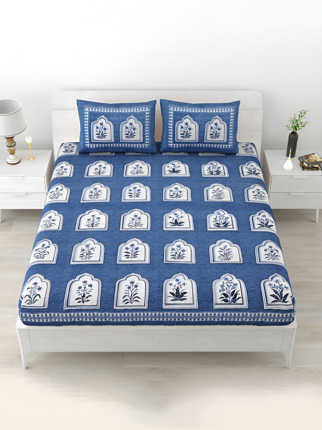 

POORAK Blue & White Floral Printed Cotton 104 TC Queen Bedsheet With 2 Pillow Covers