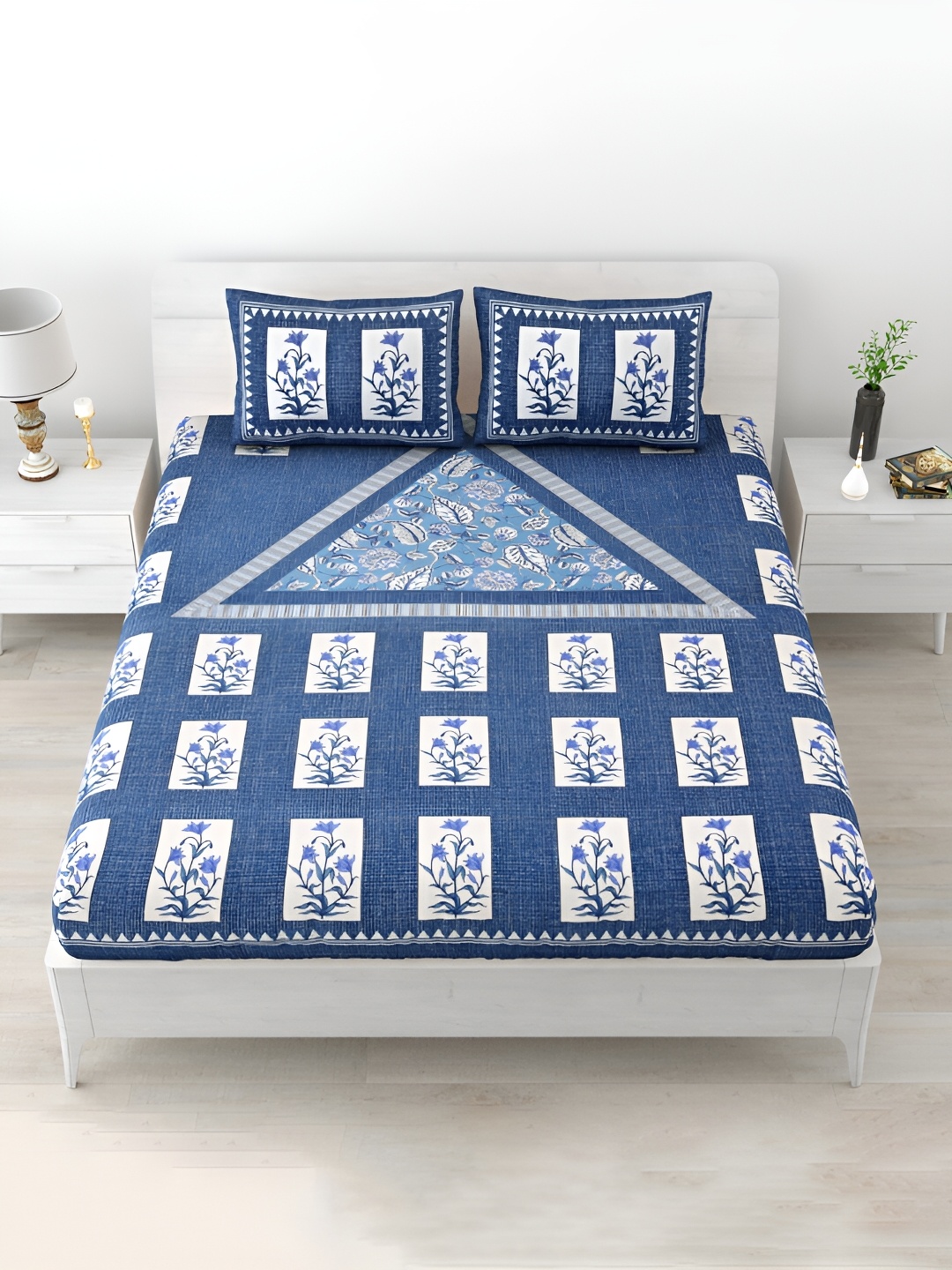 

POORAK Blue & White Ethnic Motifs Cotton 104 TC Queen Bedsheet With 2 Pillow Covers