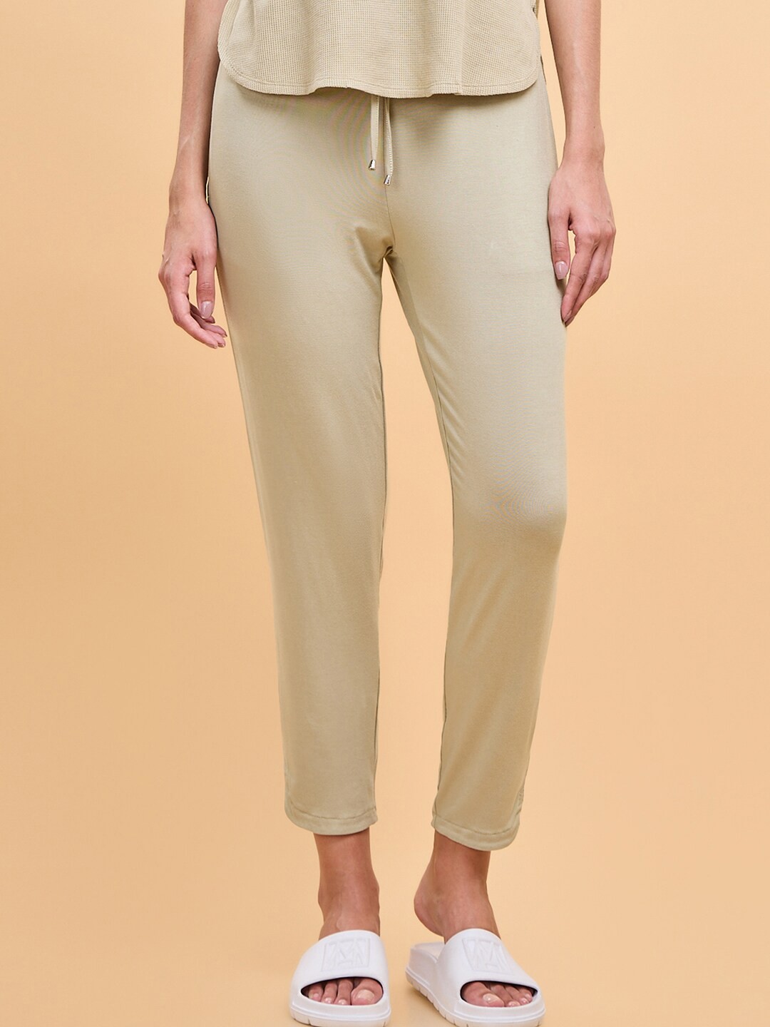 

Enamor Women Mid Rise 7/8th Relaxed fit Lounge Pants, Green