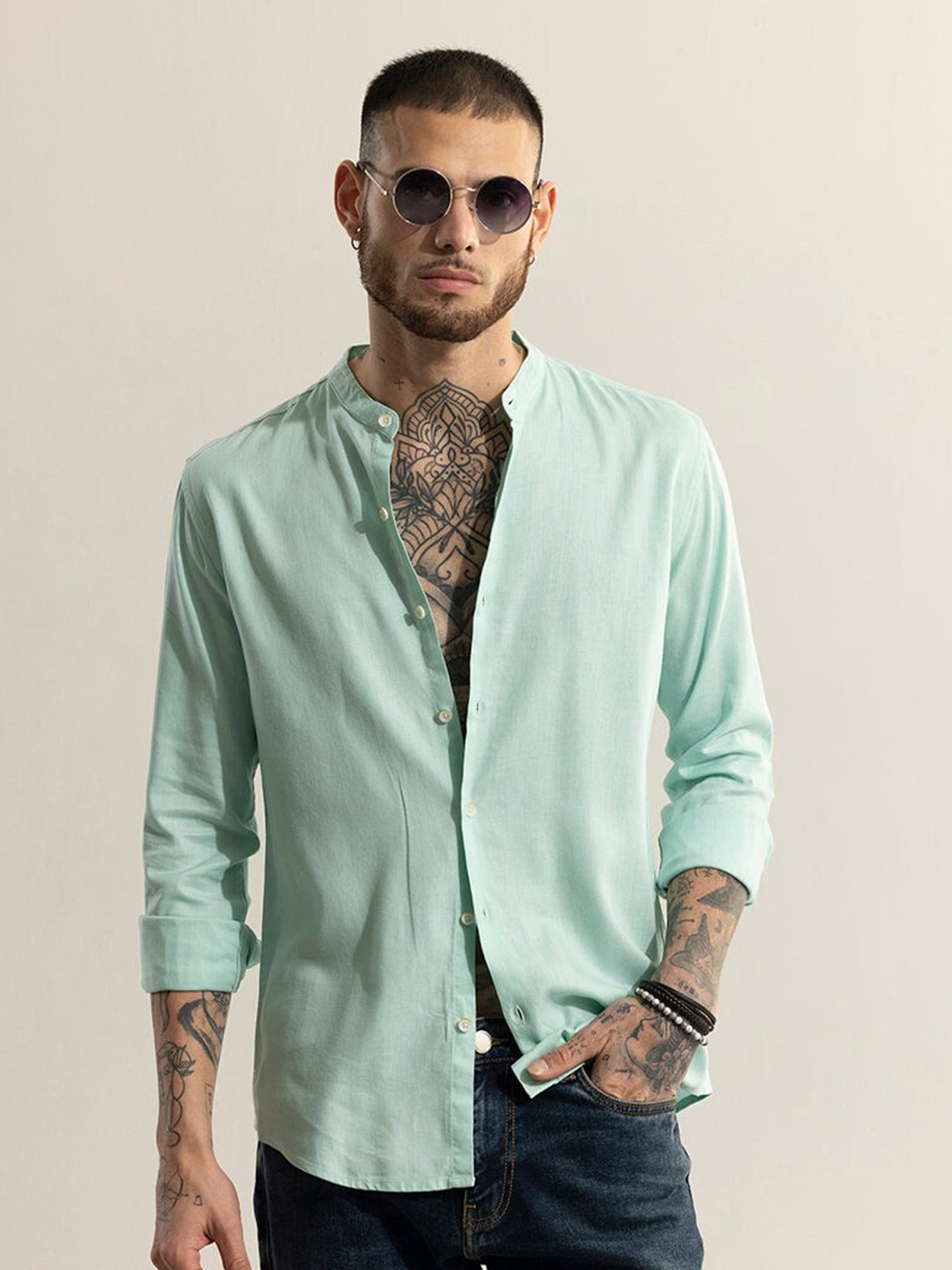 

Snitch Green Classic Slim Fit Opaque Cotton Casual Shirt