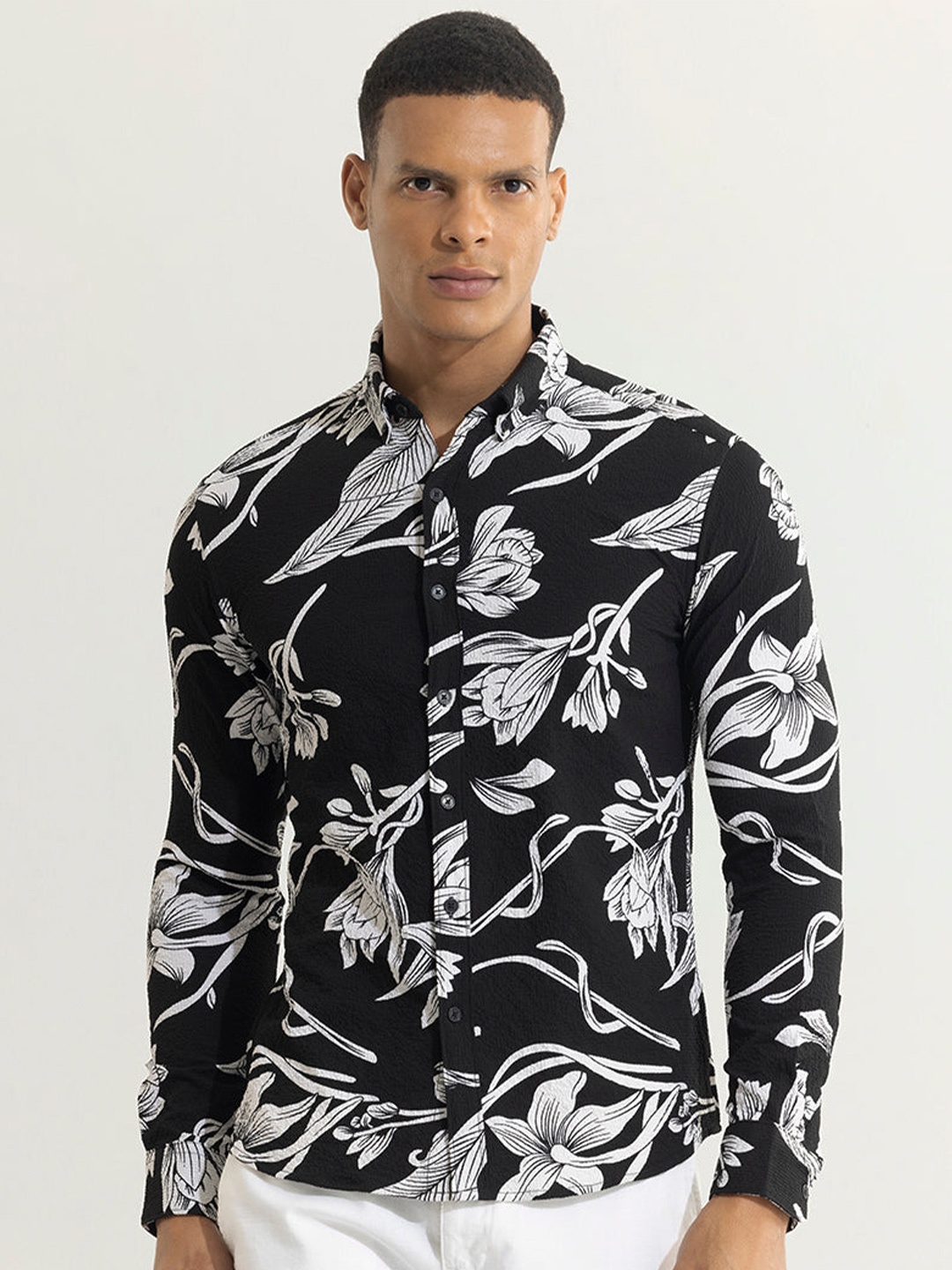 

Snitch Black Classic Slim Fit Floral Opaque Printed Casual Shirt