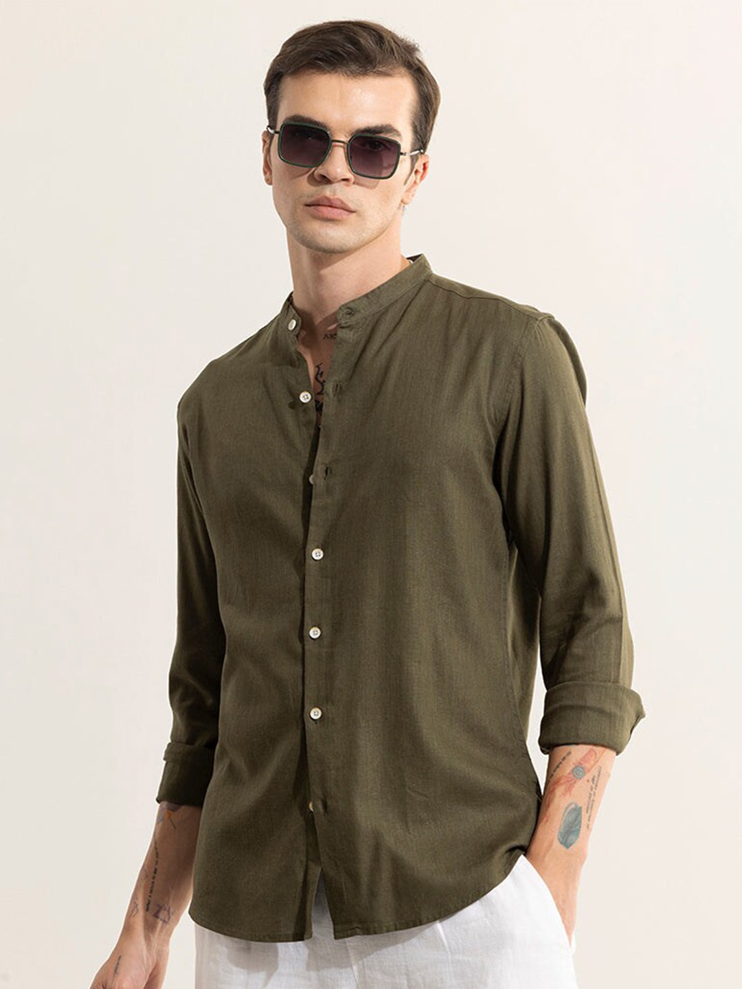 

Snitch Green Classic Slim Fit Opaque Cotton Casual Shirt
