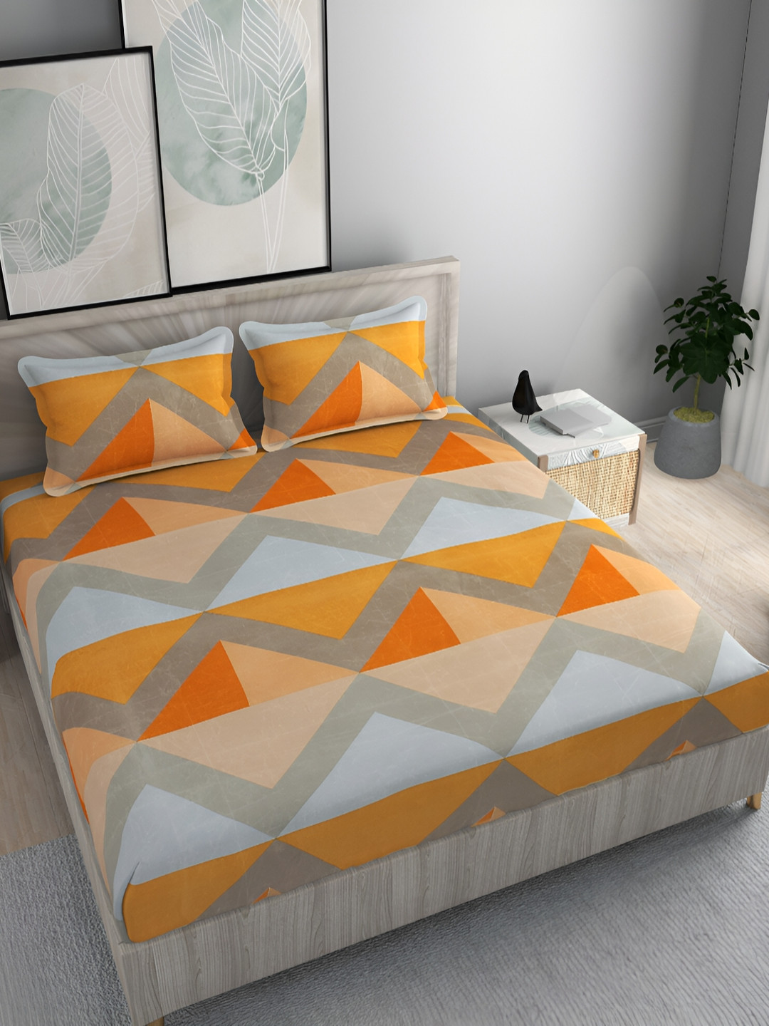 

FINE TEX WORLD Orange & White Geometric 210 TC Fitted King Bedsheet With 2 Pillow Covers