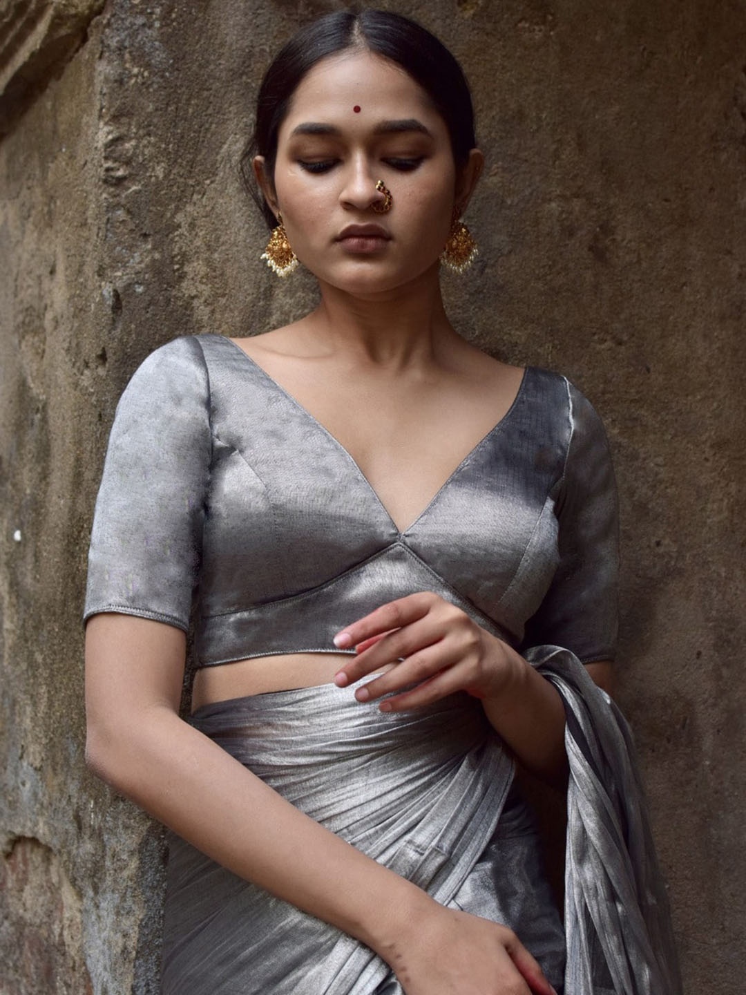 

HUTS AND LOOMS V-Neck Saree Blouse, Silver