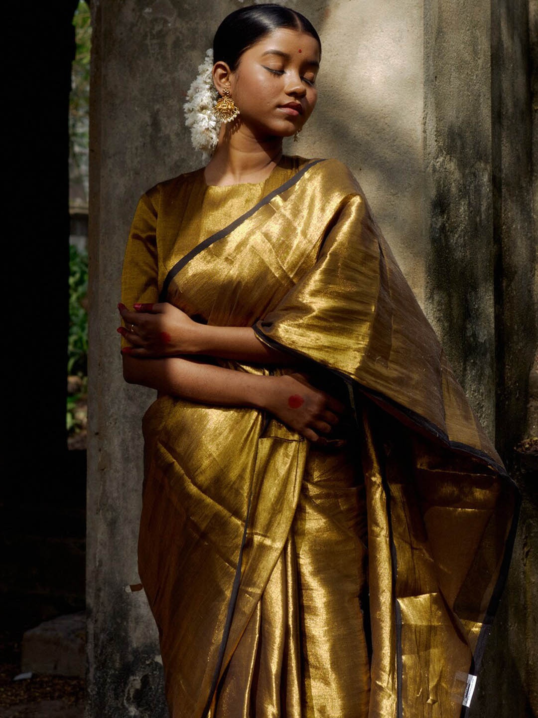 

HUTS AND LOOMS Square Neck Saree Blouse, Gold