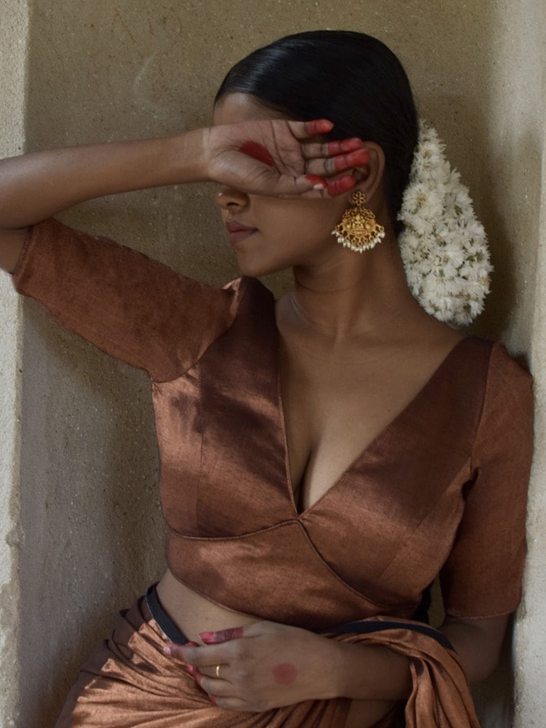 

HUTS AND LOOMS V-Neck Saree Blouse, Brown
