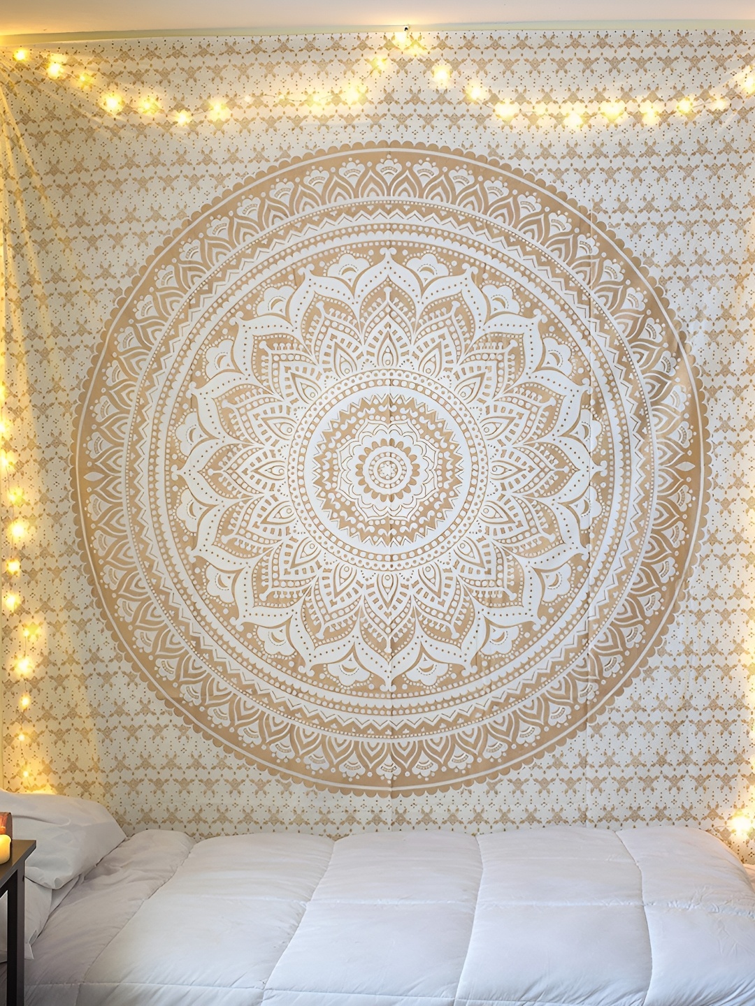 

dravy handicraft White & Yellow Printed Cotton Tapestry