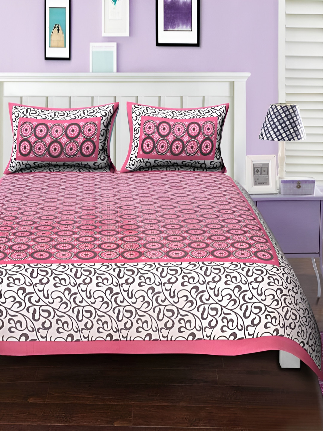 

Sohibe Pink & White Geometric Printed 144 TC Queen Bedsheet with 2 Pillow Covers