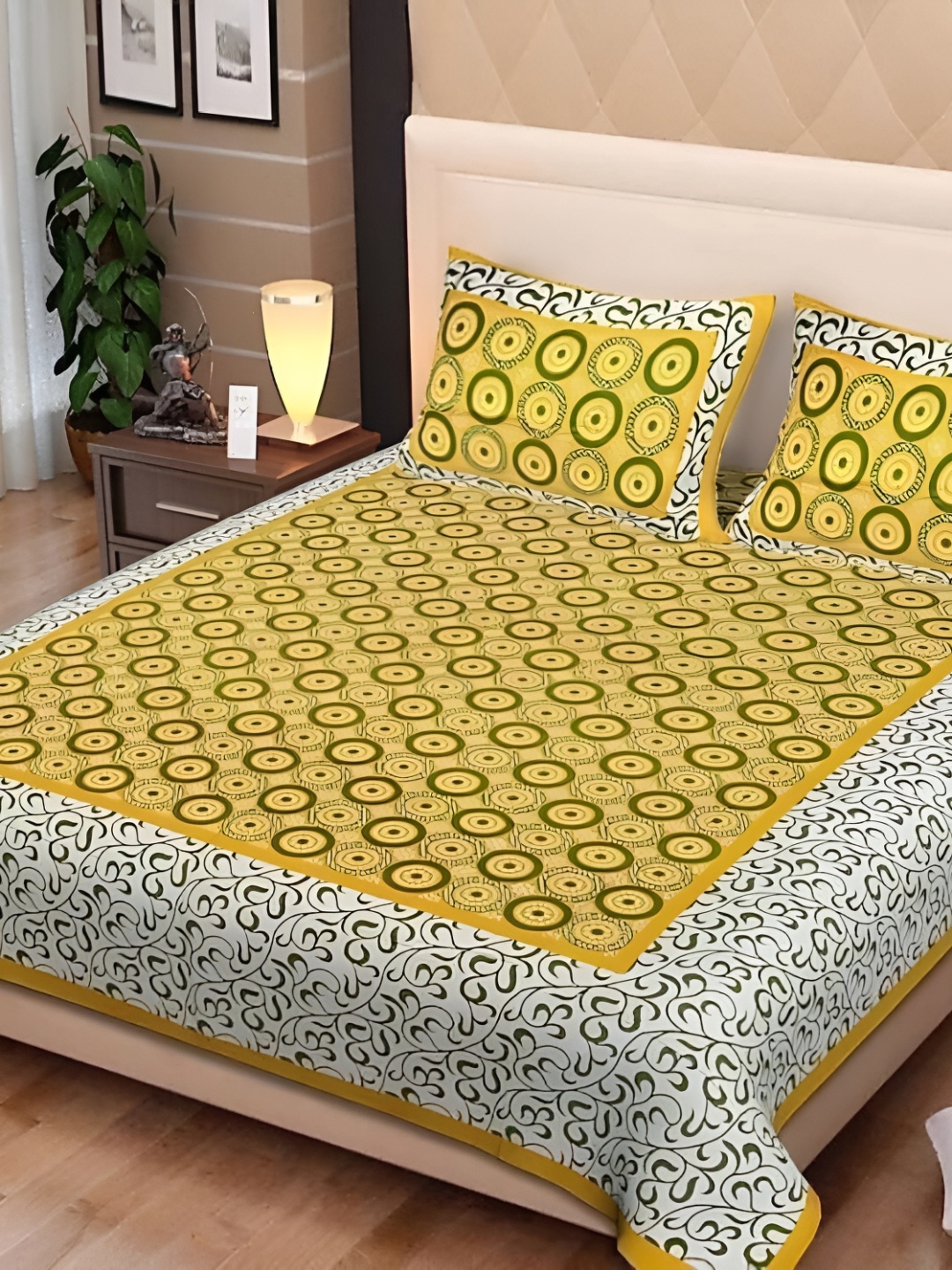 

Sohibe Yellow & white Geometric Cotton 144 TC 2 King Bedsheet with 2 Pillow Covers