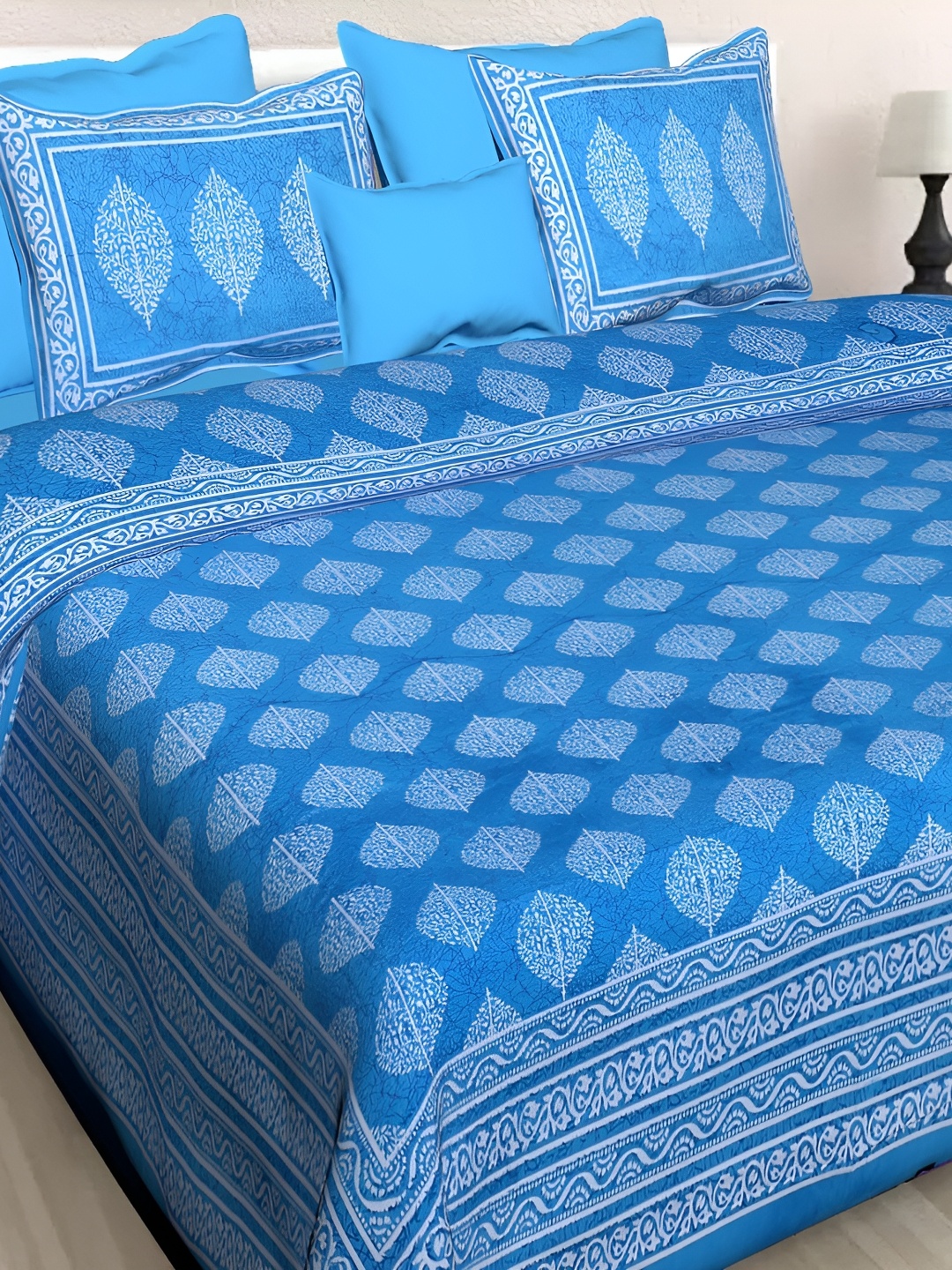 

Sohibe Blue & white Ethnic Motifs Cotton 300 TC Queen Bedsheet with 1 Pillow Covers