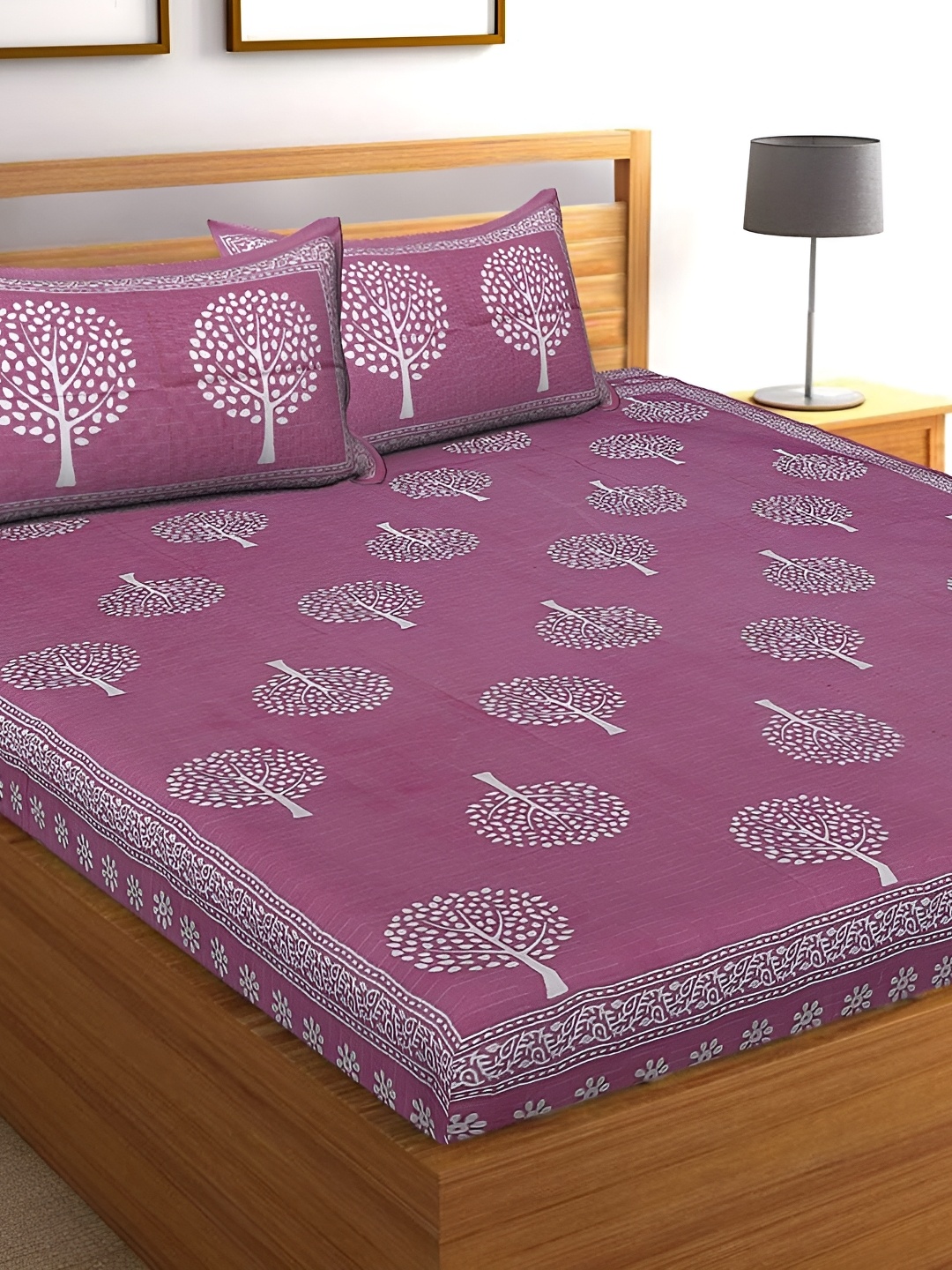 

Sohibe Purple & White Jaipuri Printed 120 TC King Bedsheet with Pillow Cover