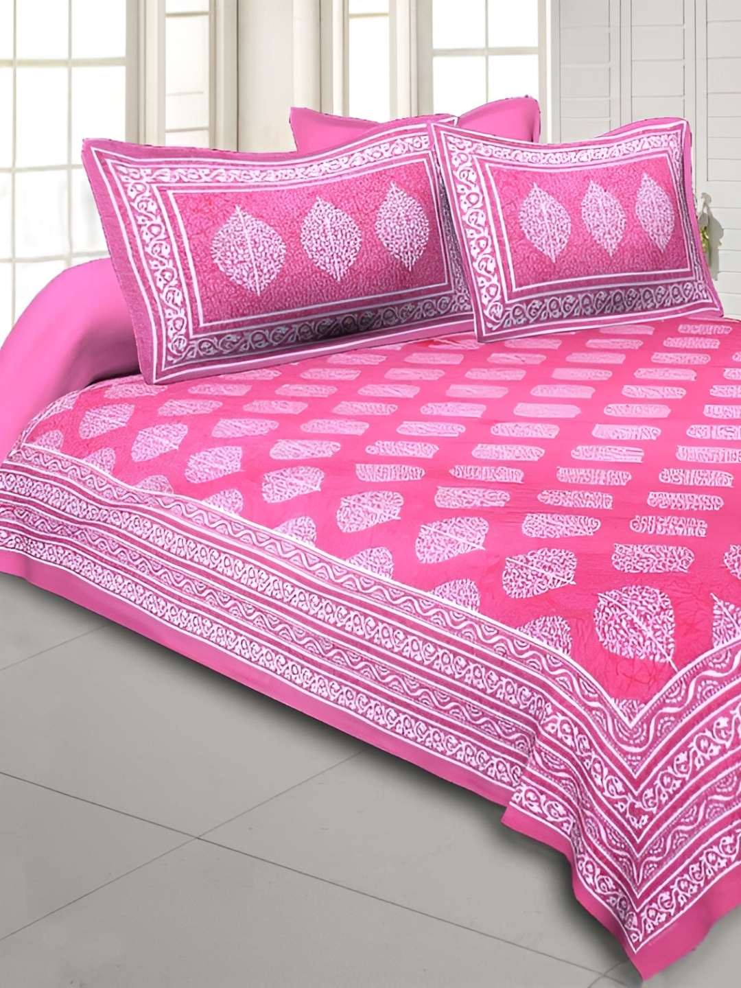 

Sohibe Pink & White Floral Printed 120 TC Cotton King Bedsheet with 1 Pillow Covers