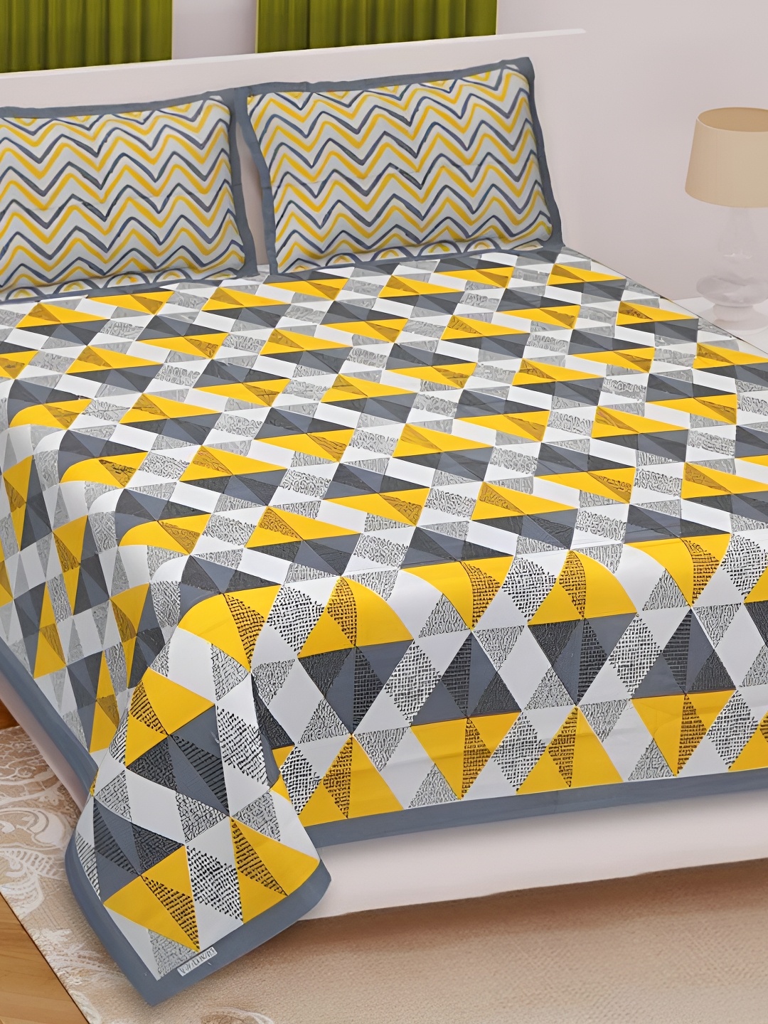 

Sohibe White & Yellow Abstract cotton 144 TC King Bedsheet with 1 Pillow Covers