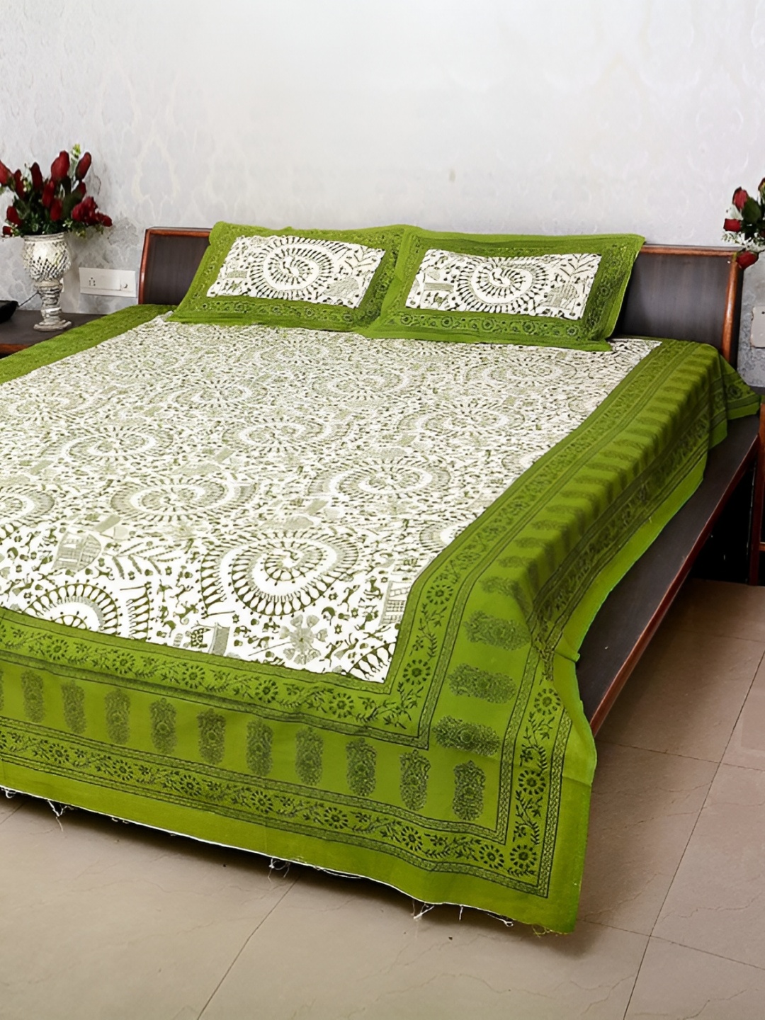 

Sohibe White & Green 120 TC King Bedsheet with 1 Pillow Covers