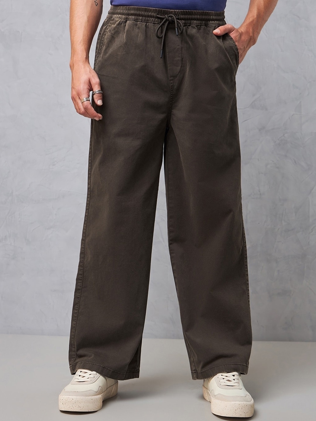 

Bewakoof Men Baggy Oversized Casual Pants, Brown