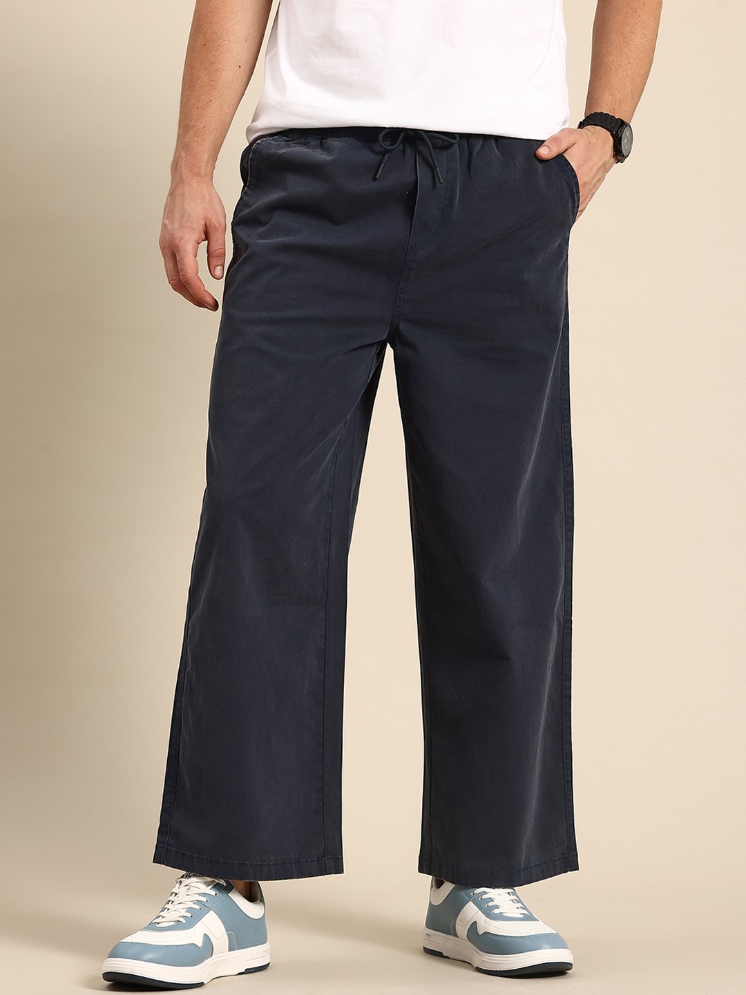 

Bewakoof Men Straight Fit Trousers, Navy blue