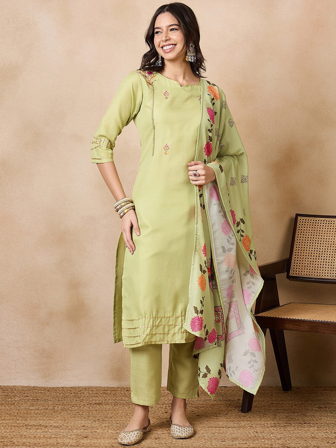 

RAJGRANTH Floral Embroidered Regular Gotta Patti Straight Kurta With Trousers & Dupatta, Green