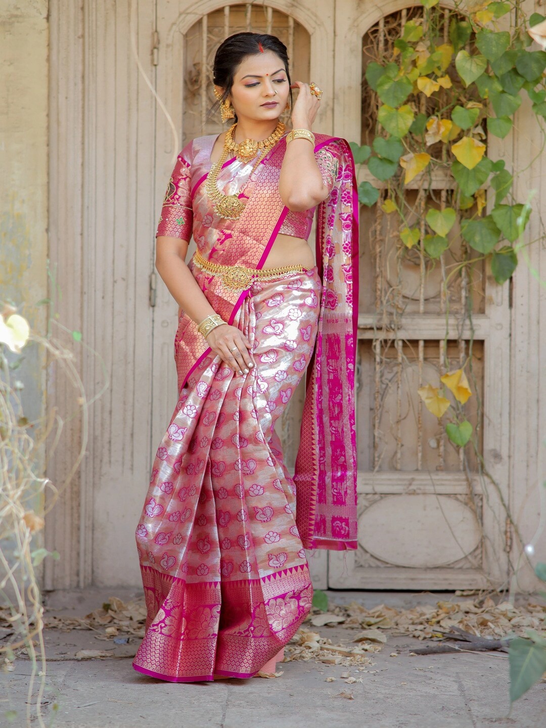 

Sadika Woven Design Zari Tissue Banarasi Saree, Pink