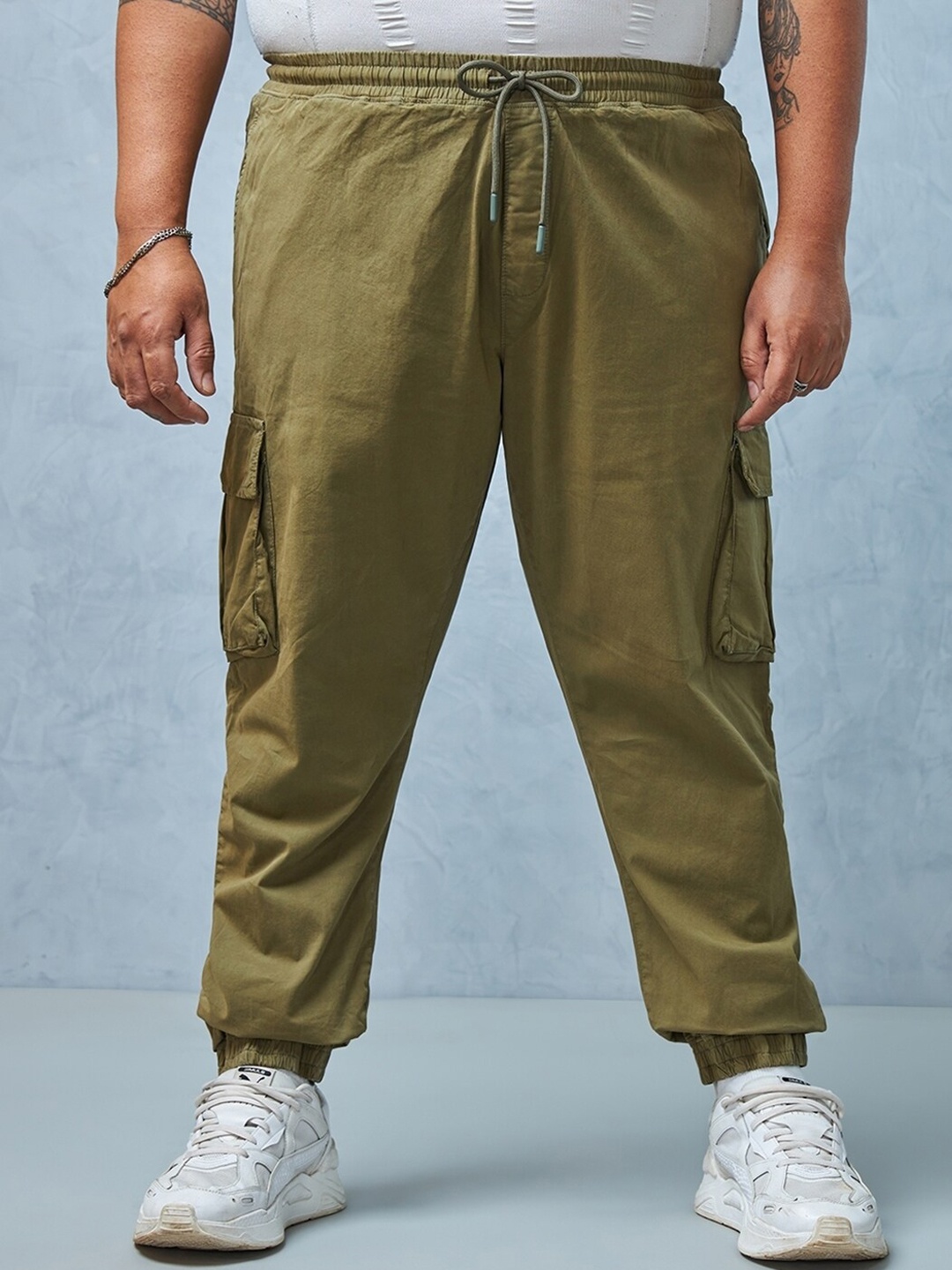 

Bewakoof Plus Men Cotton Mid Rise Cargo Jogger, Olive